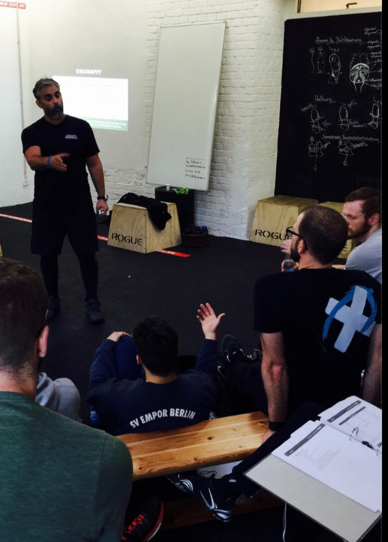 The Balance Method Coach Education – Berlin 2015 Paul DeAngelis teaching coaches in Berlin about movement assessment and coaching before prescription